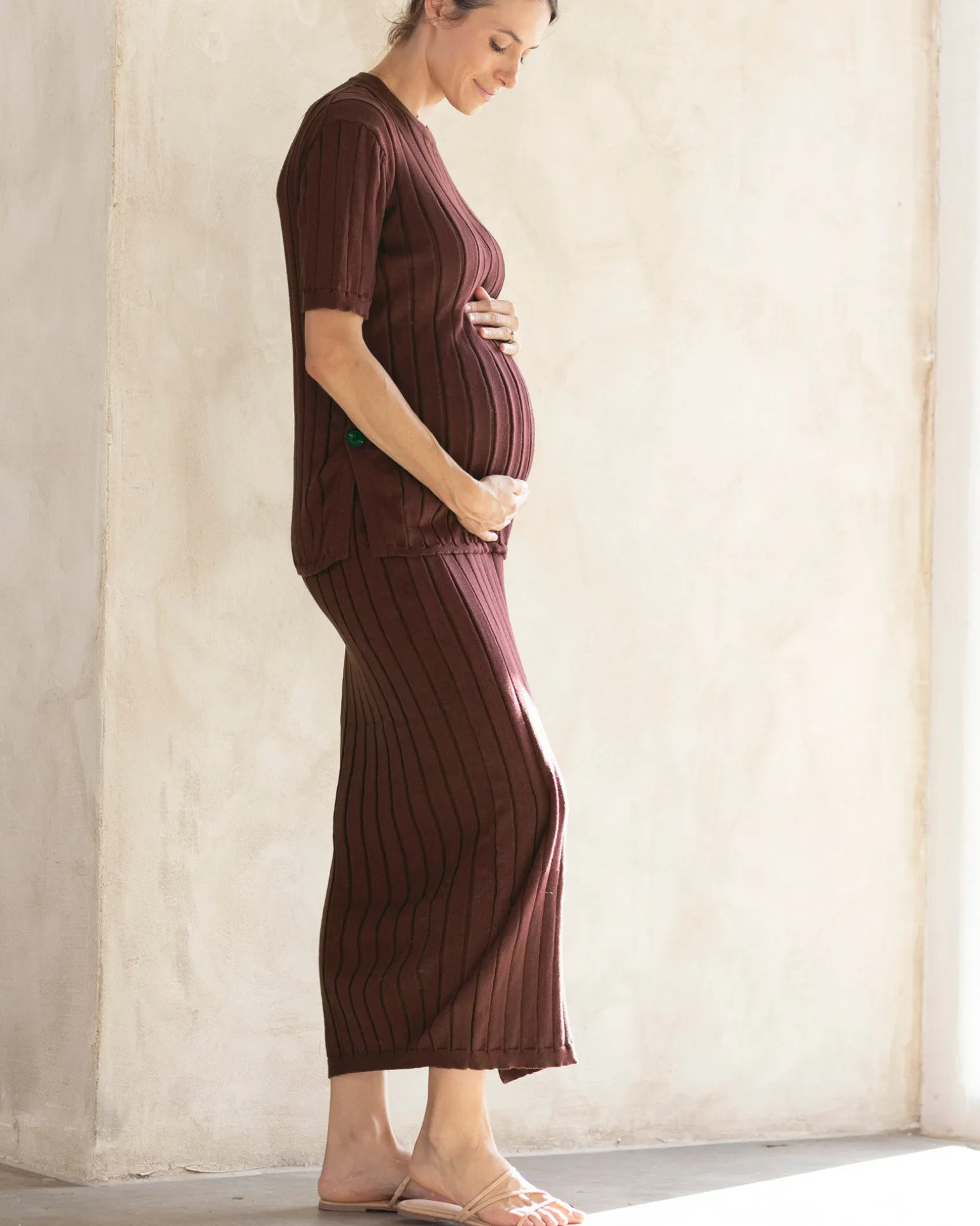 Zélie Wide Rib Maternity Midi Skirt in Chocolate
